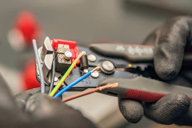 Best Local Electrician Companies  in Robins, IA